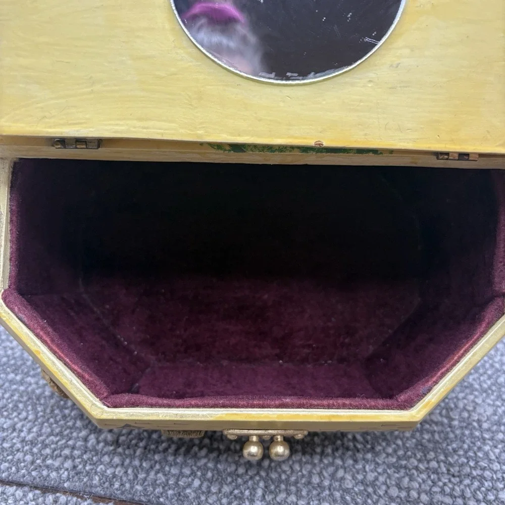 VTG Octagon Decopauge‎ Box 3D Details Little Gifts In Bonnets Lined